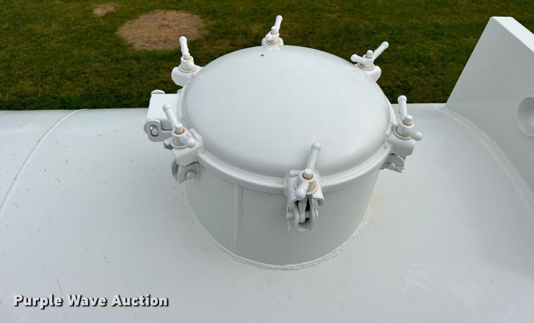 image for item DO6683 2006 Sterling A-Line vacuum truck