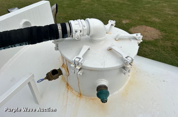 image for item DO6683 2006 Sterling A-Line vacuum truck