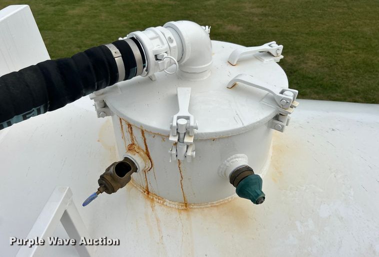 image for item DO6683 2006 Sterling A-Line vacuum truck