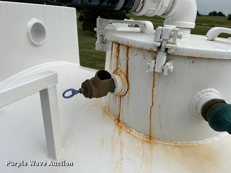 image for item DO6683 2006 Sterling A-Line vacuum truck