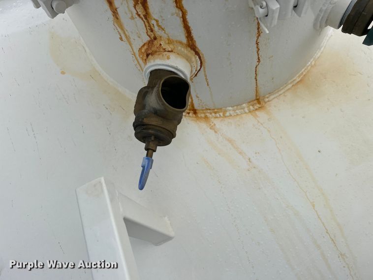 image for item DO6683 2006 Sterling A-Line vacuum truck