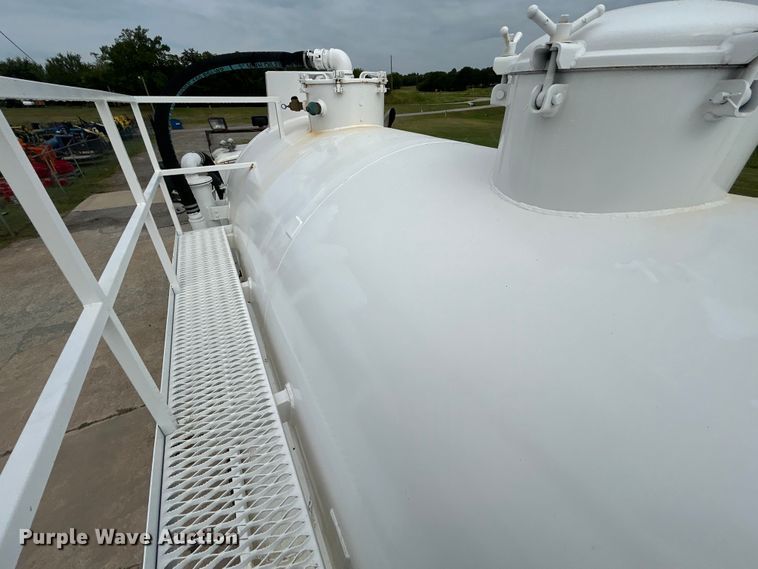 image for item DO6683 2006 Sterling A-Line vacuum truck