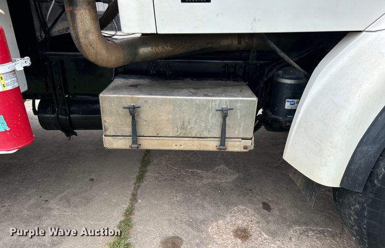 image for item DO6683 2006 Sterling A-Line vacuum truck