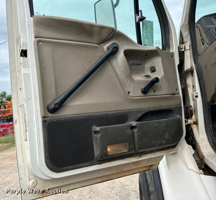 image for item DO6683 2006 Sterling A-Line vacuum truck