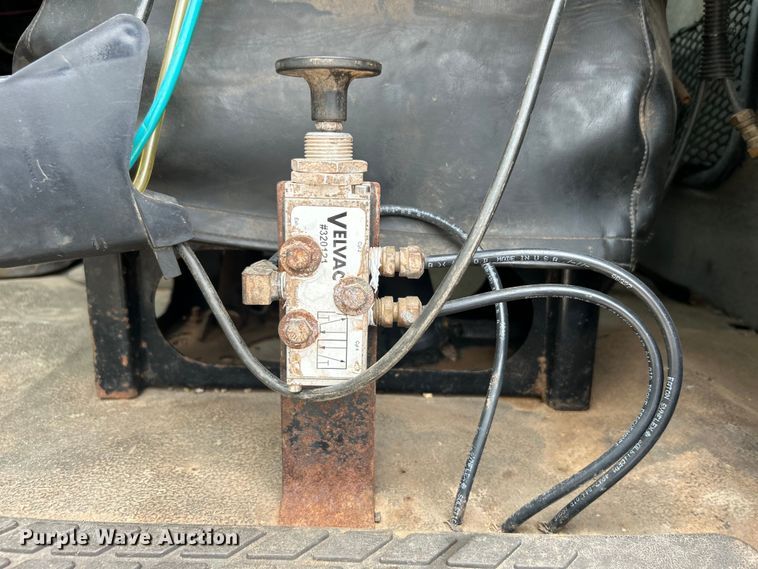 image for item DO6683 2006 Sterling A-Line vacuum truck