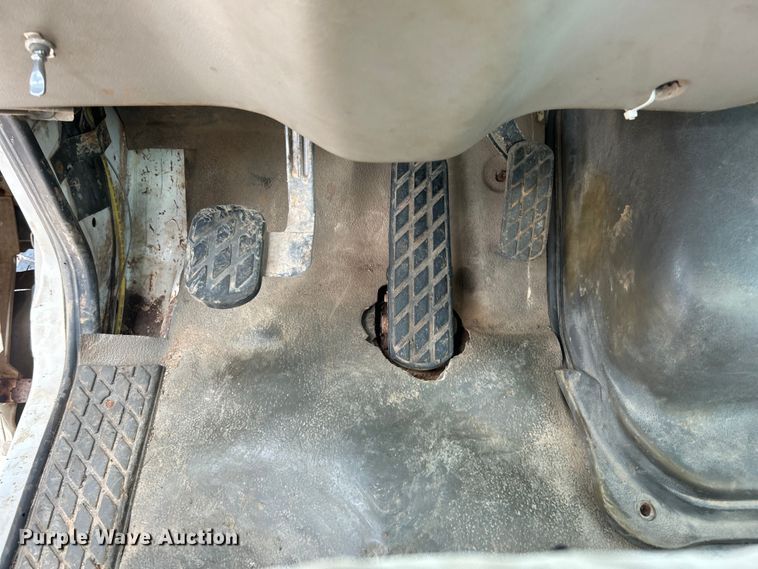 image for item DO6683 2006 Sterling A-Line vacuum truck