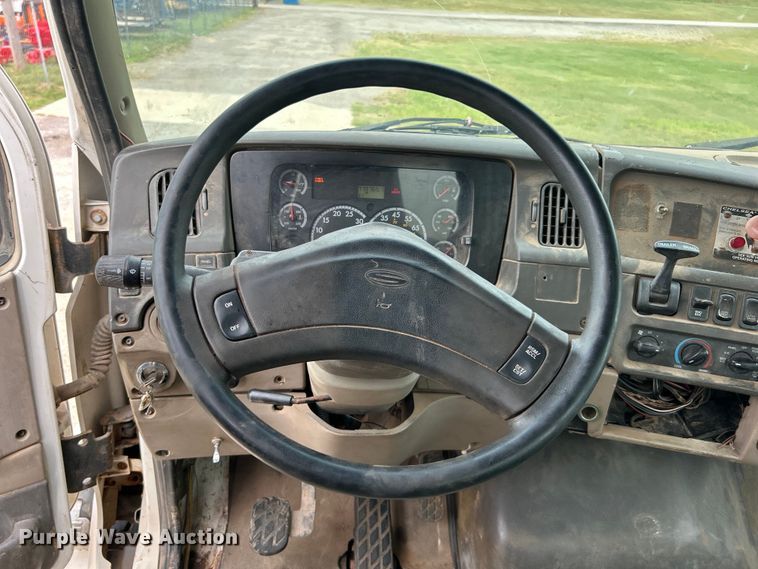 image for item DO6683 2006 Sterling A-Line vacuum truck