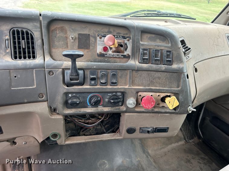 image for item DO6683 2006 Sterling A-Line vacuum truck