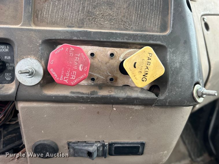 image for item DO6683 2006 Sterling A-Line vacuum truck