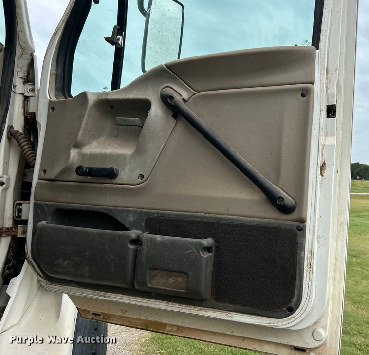 image for item DO6683 2006 Sterling A-Line vacuum truck