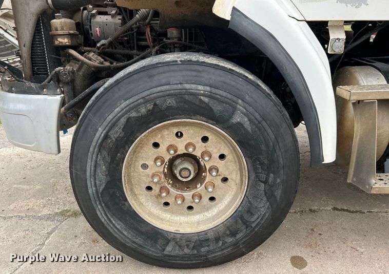 image for item DO6683 2006 Sterling A-Line vacuum truck