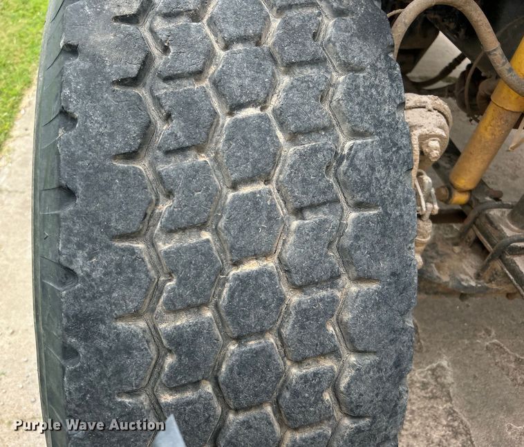 image for item DO6683 2006 Sterling A-Line vacuum truck