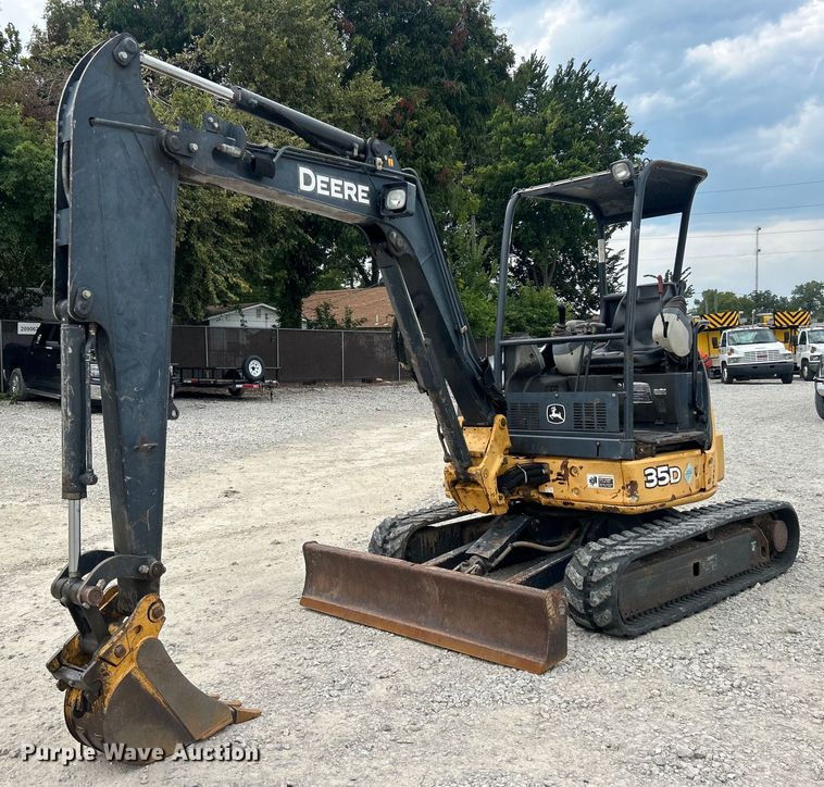 image for item DO6696 2012 John Deere 35D mini excavator