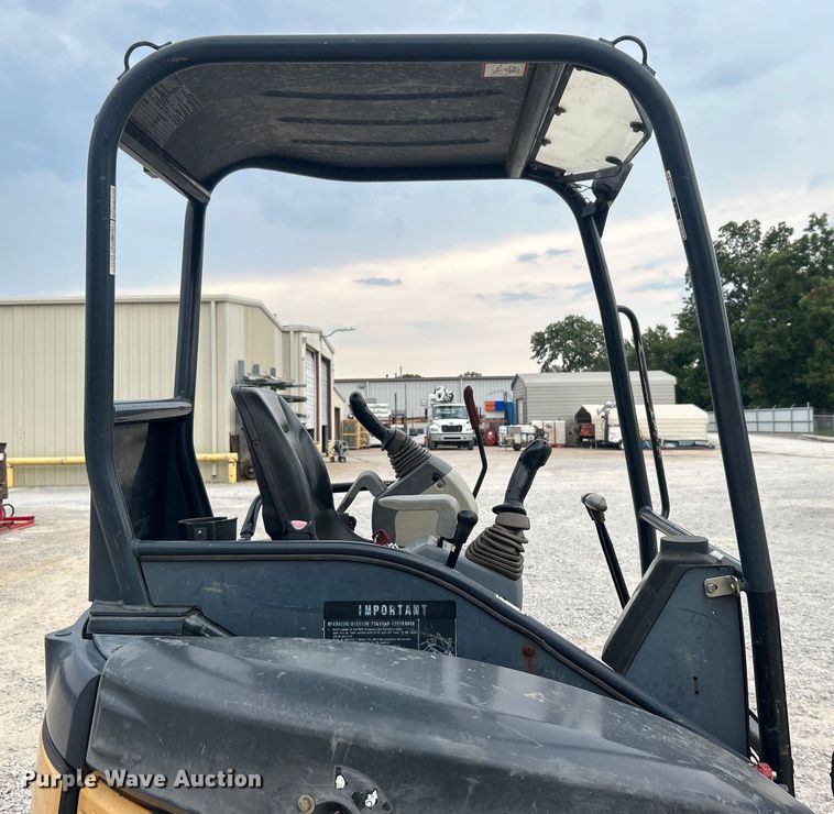 image for item DO6696 2012 John Deere 35D mini excavator