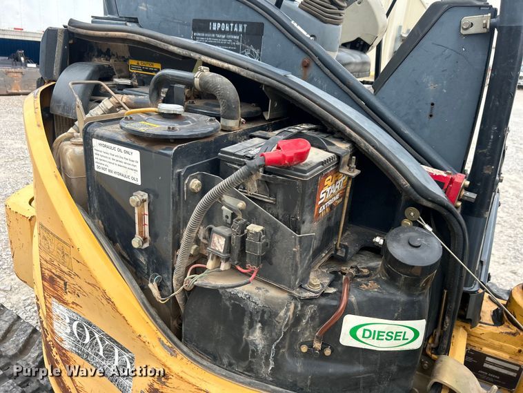 image for item DO6696 2012 John Deere 35D mini excavator