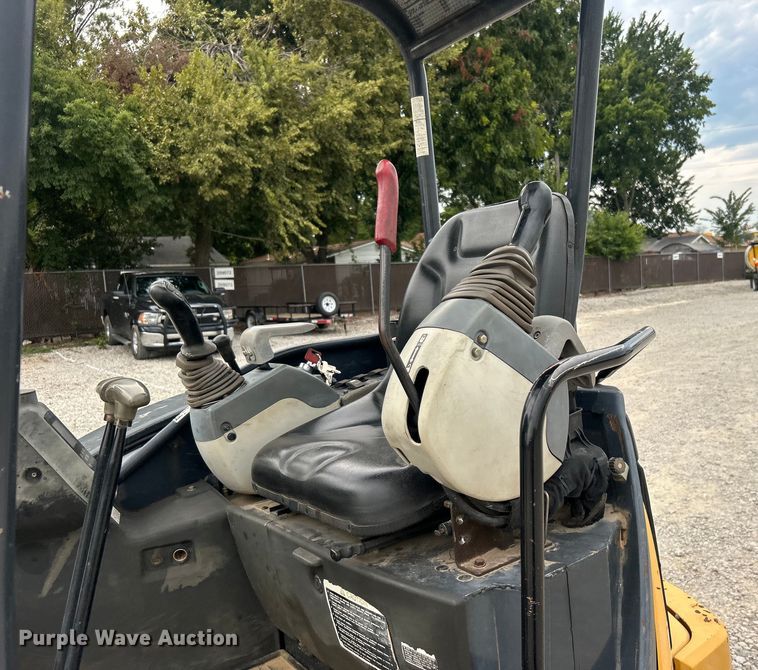 image for item DO6696 2012 John Deere 35D mini excavator