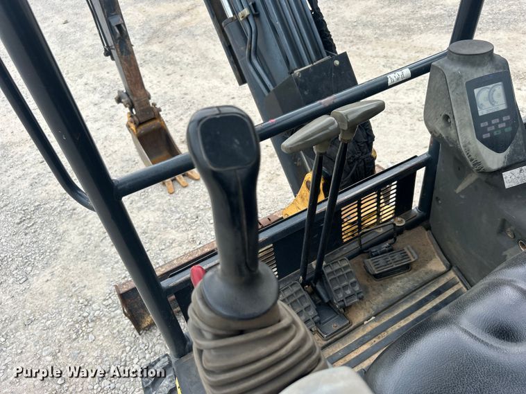 image for item DO6696 2012 John Deere 35D mini excavator