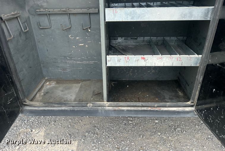 image for item DO6699 2006 International  7600 bucket truck