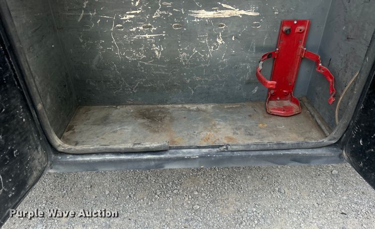 image for item DO6699 2006 International  7600 bucket truck