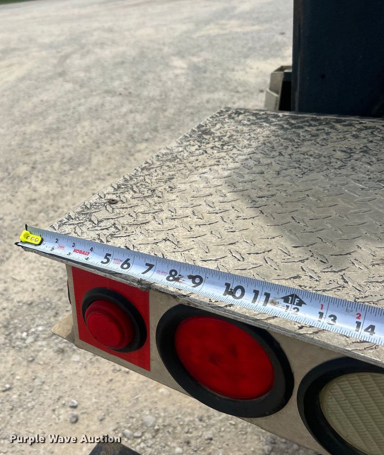 image for item DO6699 2006 International  7600 bucket truck