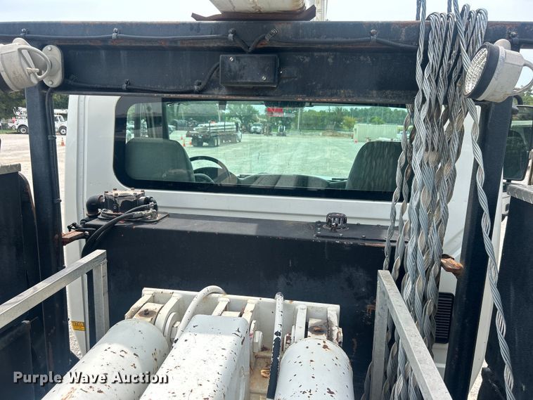 image for item DO6699 2006 International  7600 bucket truck