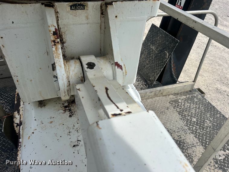 image for item DO6699 2006 International  7600 bucket truck