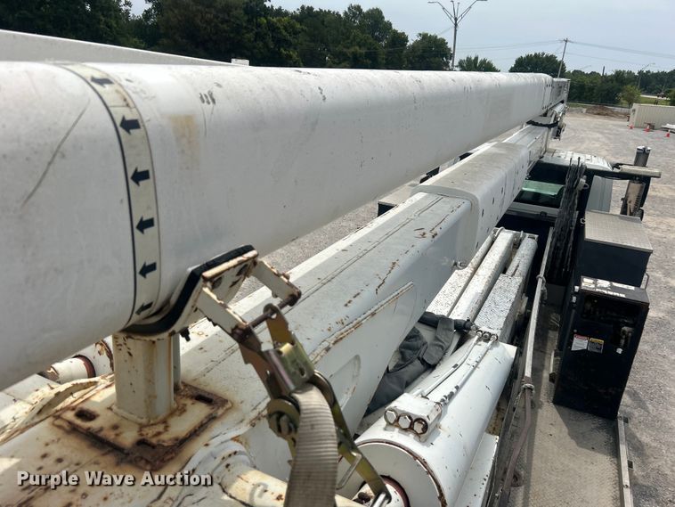 image for item DO6699 2006 International  7600 bucket truck