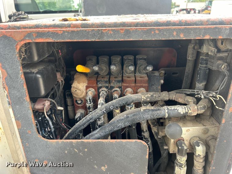 image for item DO6699 2006 International  7600 bucket truck