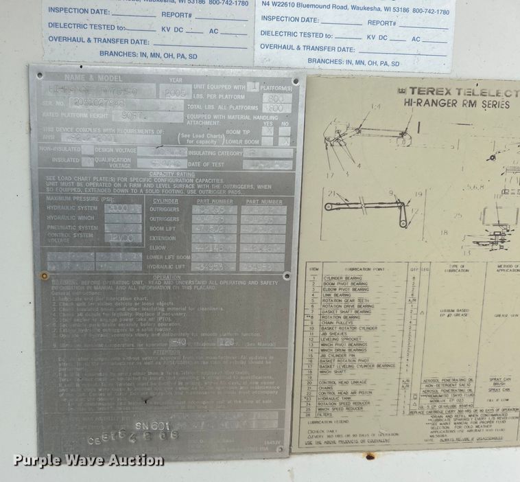 image for item DO6699 2006 International  7600 bucket truck