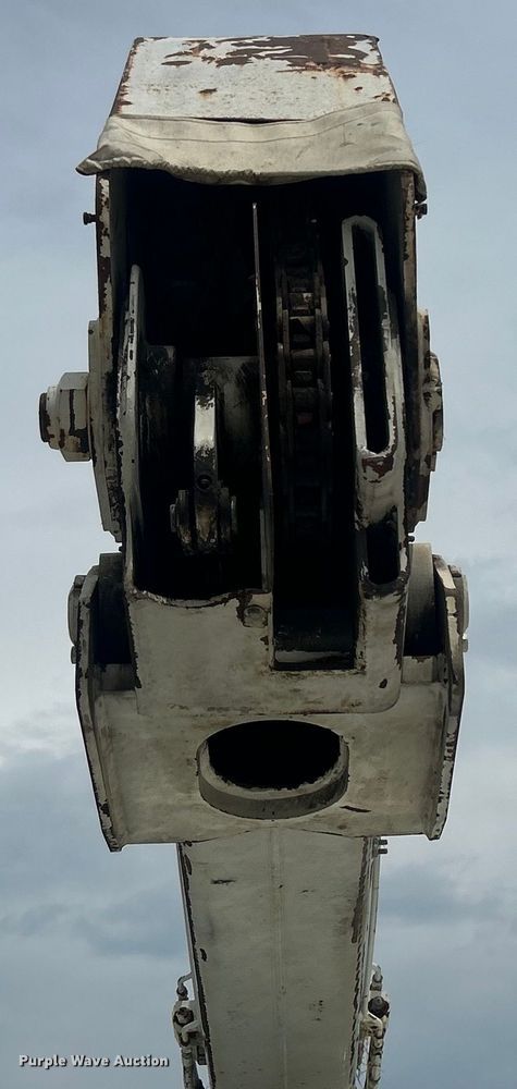 image for item DO6699 2006 International  7600 bucket truck