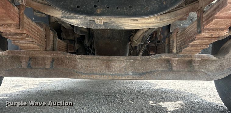 image for item DO6699 2006 International  7600 bucket truck