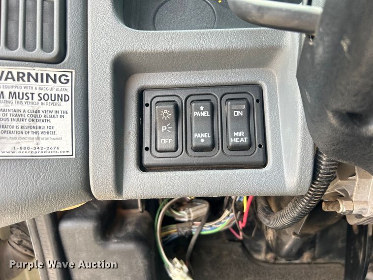 image for item DO6699 2006 International  7600 bucket truck