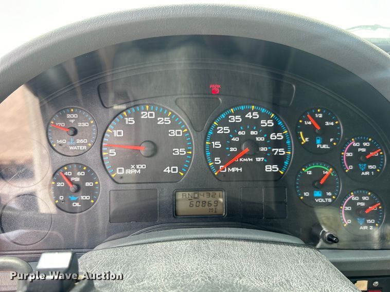 image for item DO6699 2006 International  7600 bucket truck