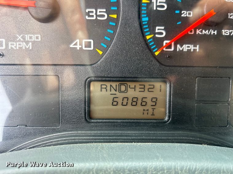 image for item DO6699 2006 International  7600 bucket truck