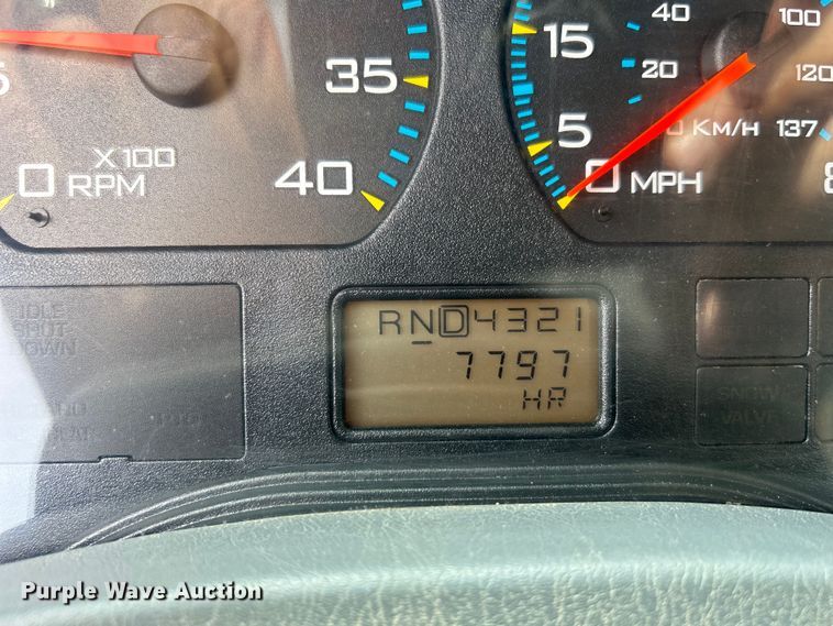 image for item DO6699 2006 International  7600 bucket truck