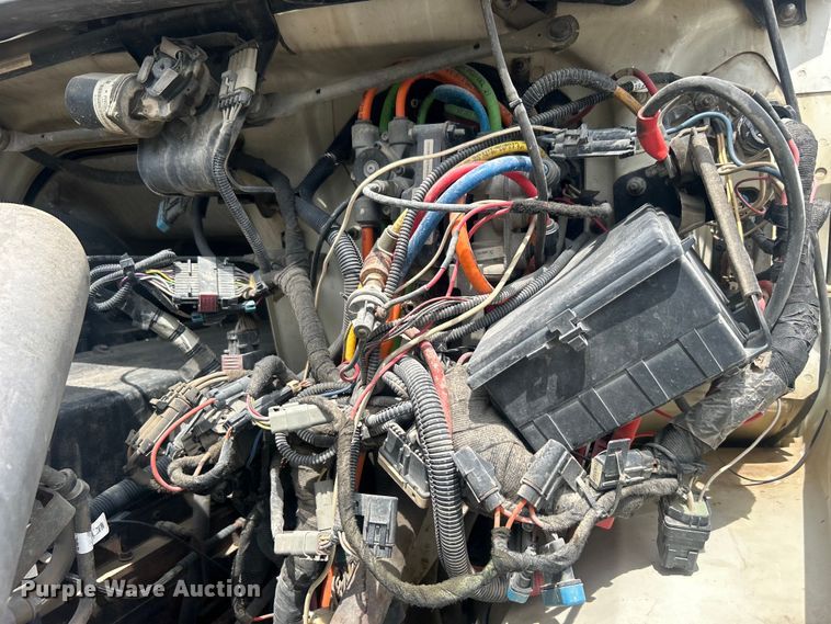 image for item DO6699 2006 International  7600 bucket truck