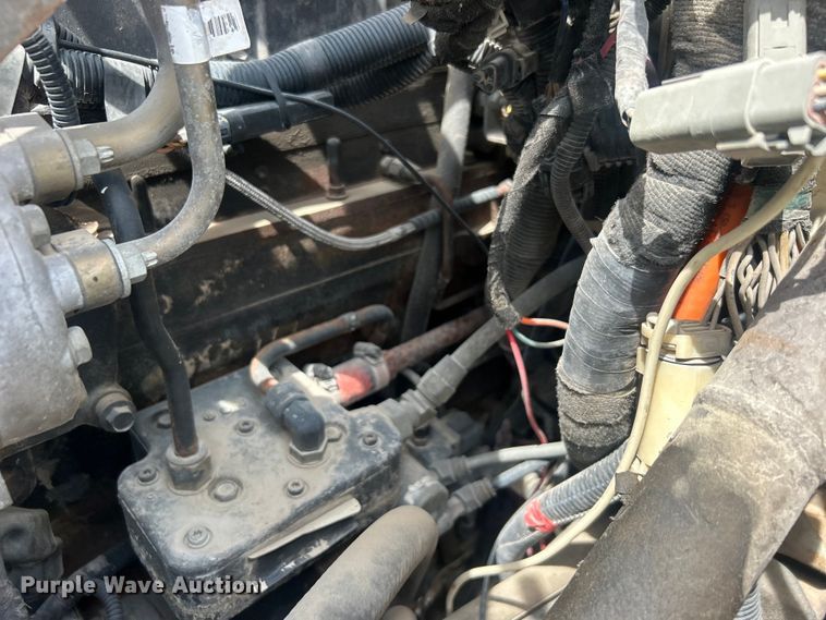 image for item DO6699 2006 International  7600 bucket truck