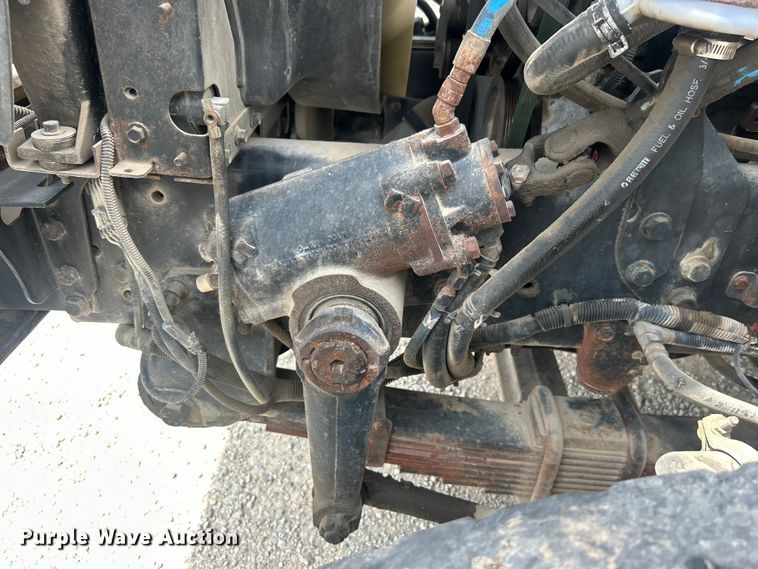 image for item DO6699 2006 International  7600 bucket truck