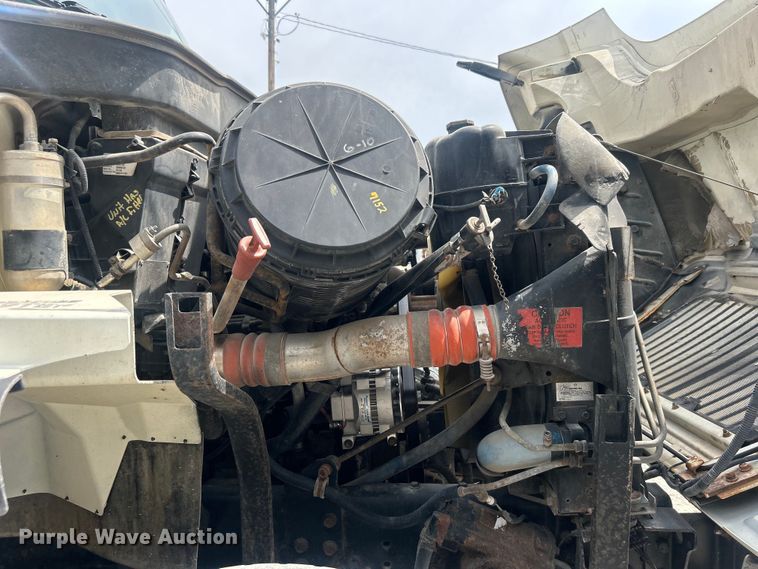 image for item DO6699 2006 International  7600 bucket truck