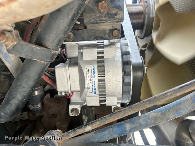 image for item DO6699 2006 International  7600 bucket truck