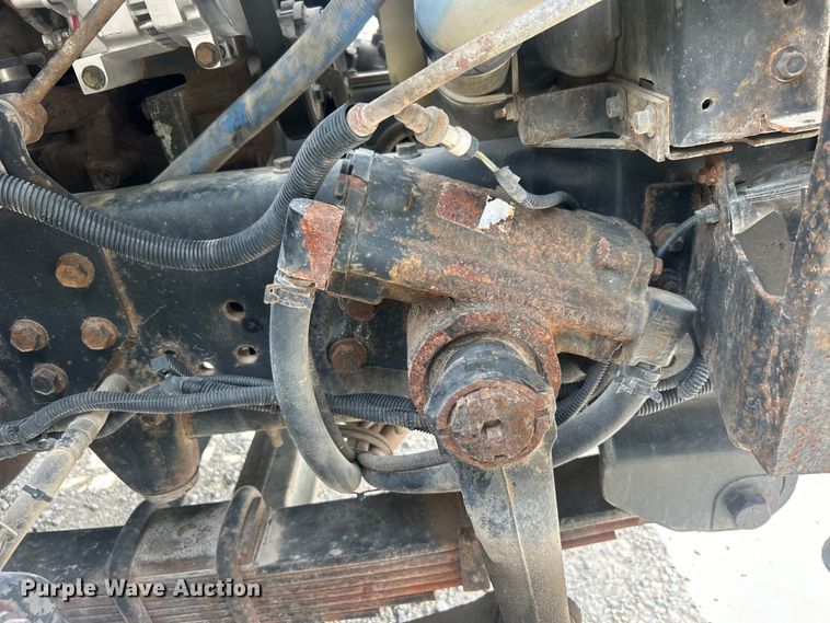 image for item DO6699 2006 International  7600 bucket truck