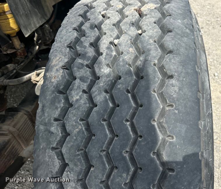 image for item DO6699 2006 International  7600 bucket truck