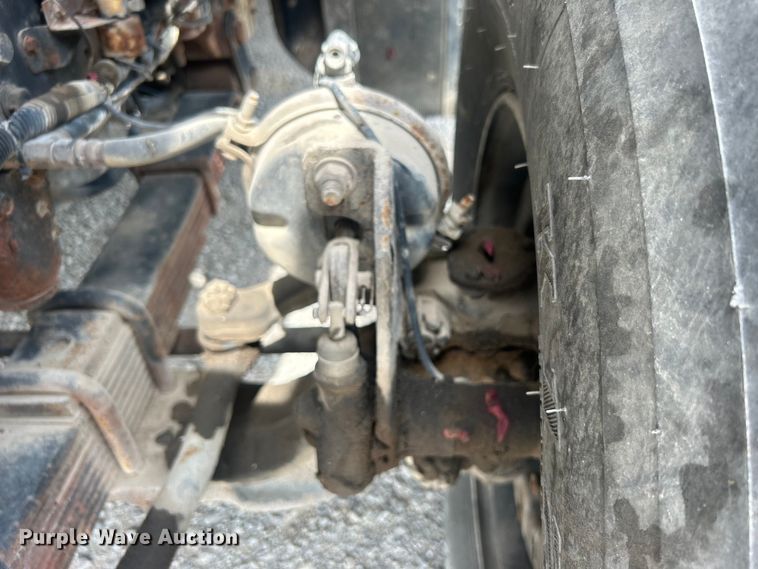 image for item DO6699 2006 International  7600 bucket truck