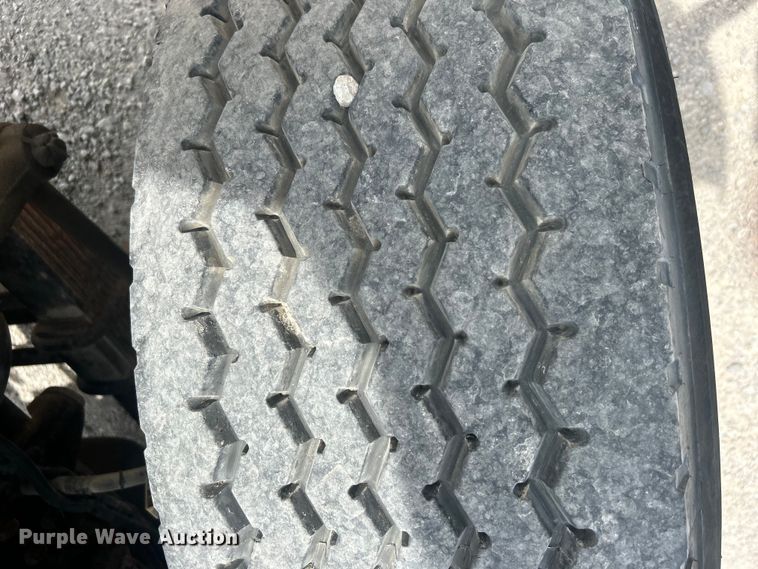 image for item DO6699 2006 International  7600 bucket truck