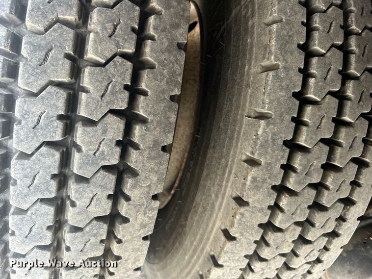 image for item DO6699 2006 International  7600 bucket truck