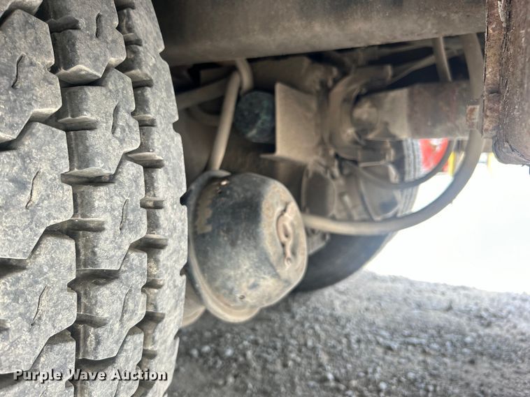 image for item DO6699 2006 International  7600 bucket truck