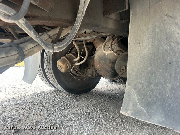 image for item DO6699 2006 International  7600 bucket truck