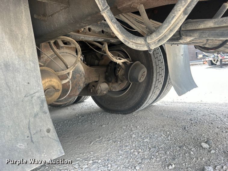 image for item DO6699 2006 International  7600 bucket truck