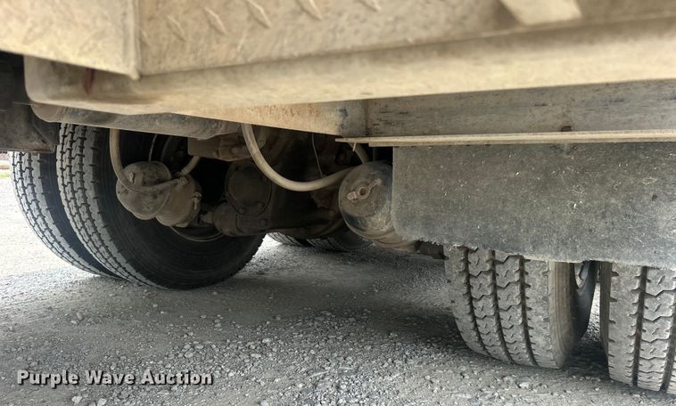 image for item DO6699 2006 International  7600 bucket truck