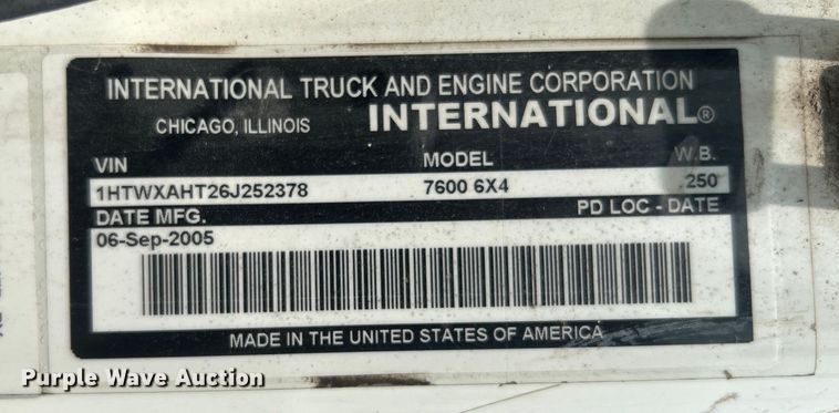 image for item DO6699 2006 International  7600 bucket truck